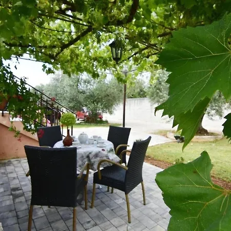 In Mit Privatem Garten Und Panoramablick شقة