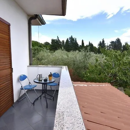 In Mit Privatem Garten Und Panoramablick شقة