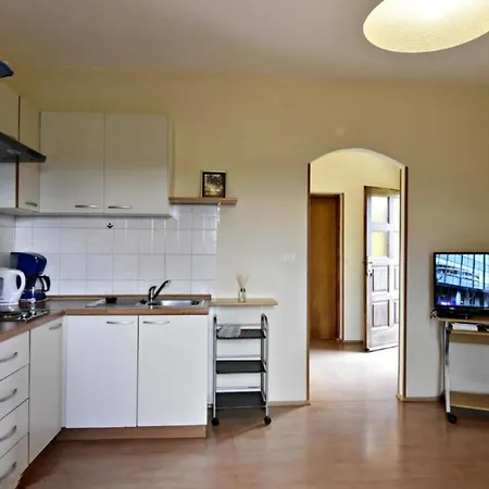 In Mit Privatem Garten Und Panoramablick Apartment