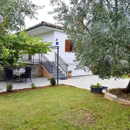 In Mit Privatem Garten Und Panoramablick Savudrija